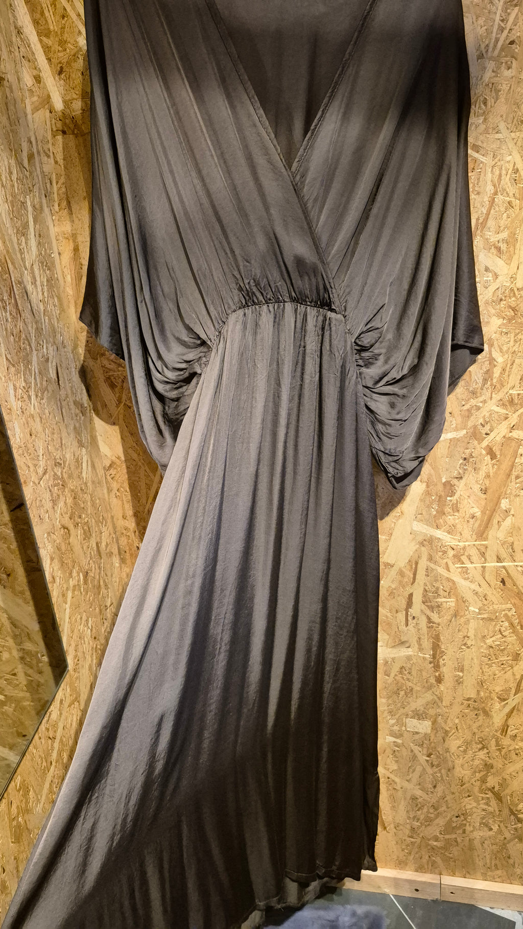 VESTIDO MARRÓN SATINADO LARGO